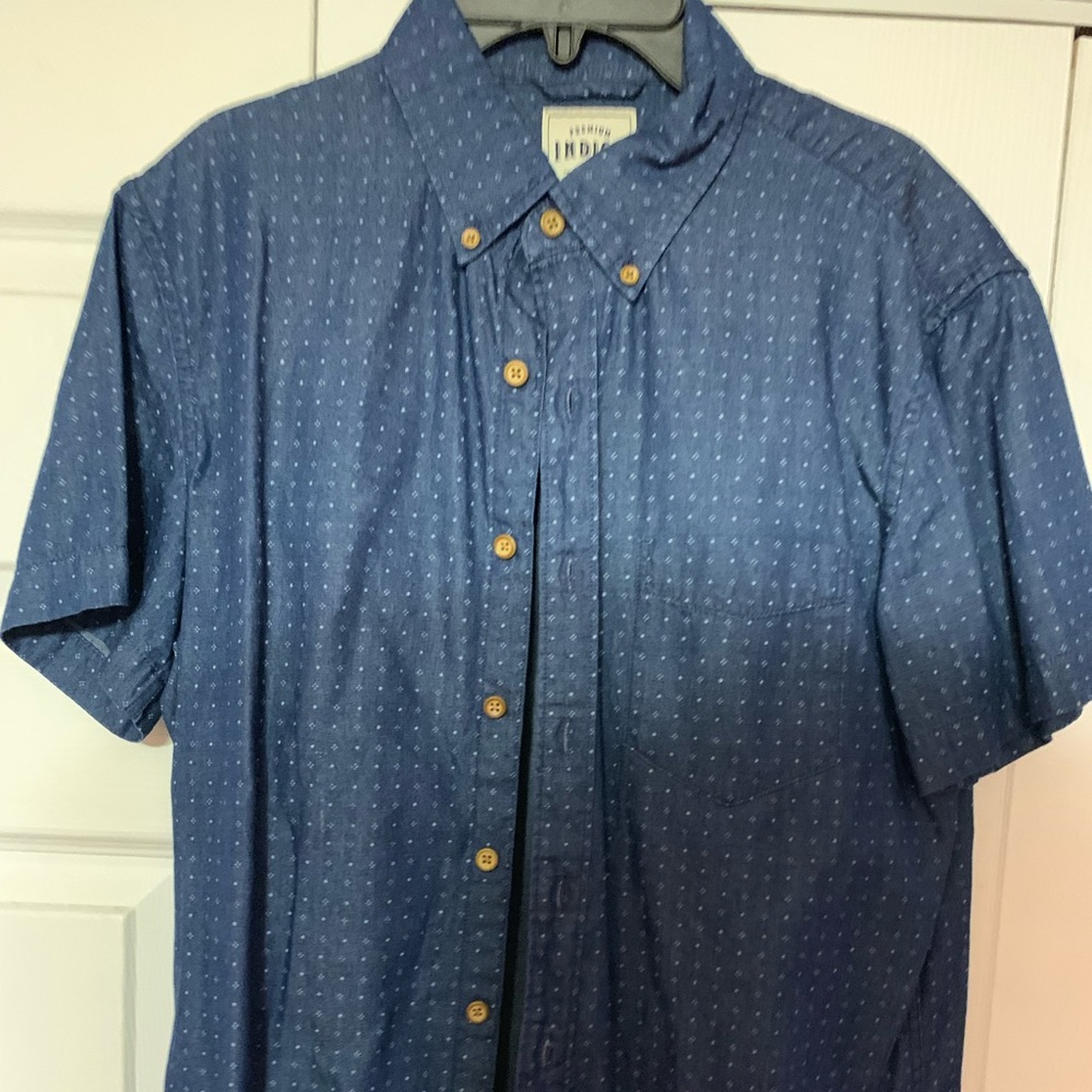 Short sleeve blue shirt